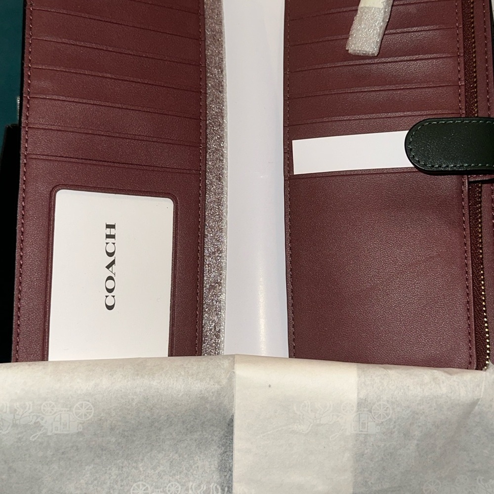 Coach New York black wallet with Gift Box. Iconic coach logo. - Picture 7 of 10